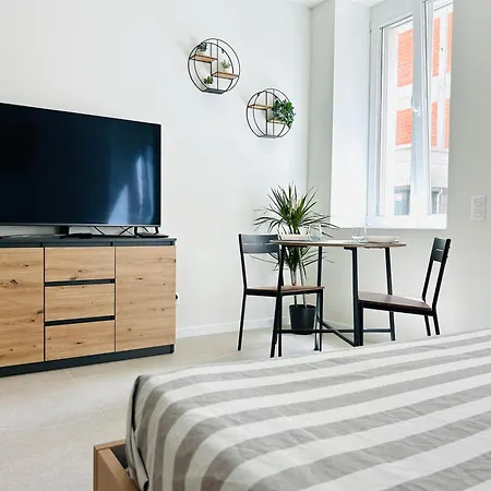 The Urban - Stylish And With Free Parking Apartment *