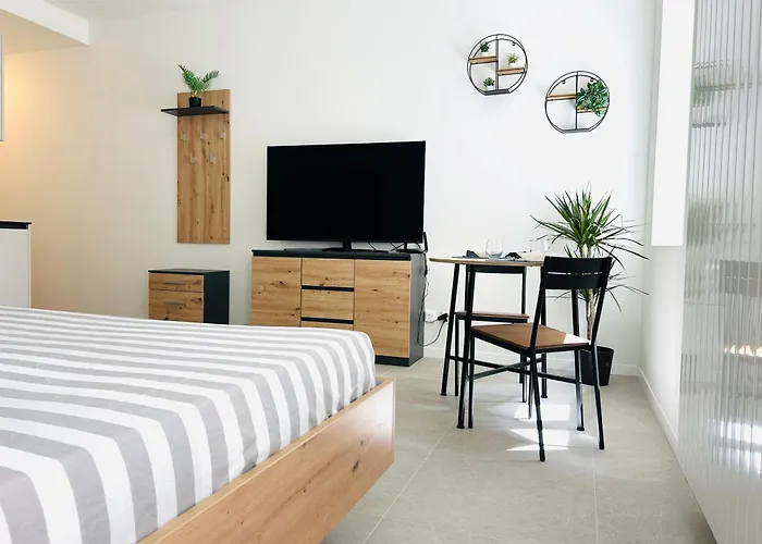 The Urban - Stylish And With Free Parking